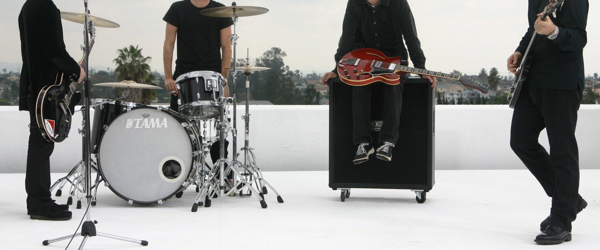 Foo Fighters: Back and Forth background