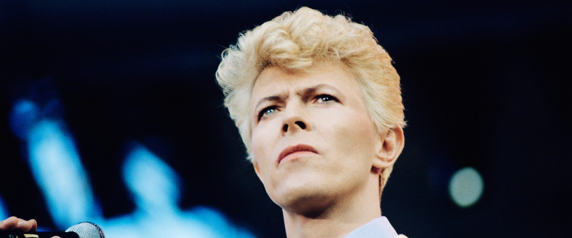 David Bowie: Serious Moonlight background