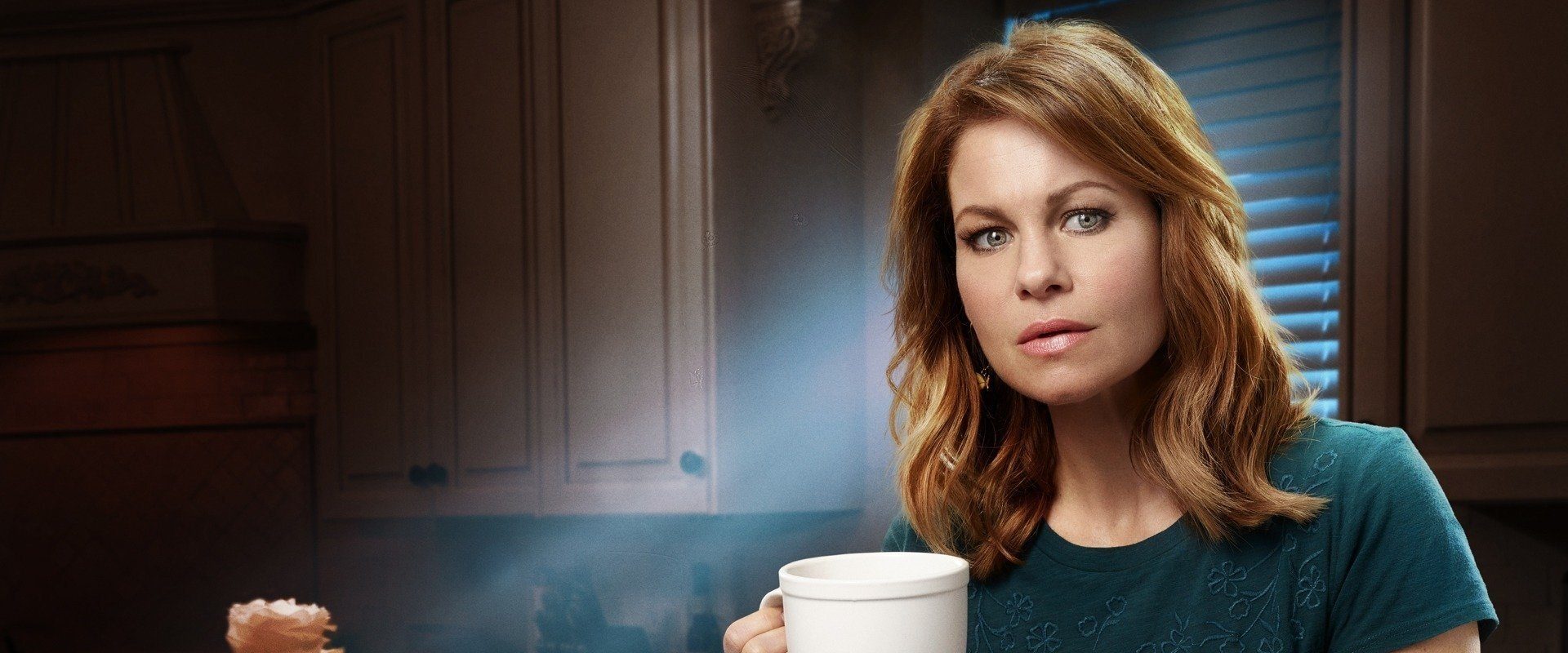 Last Scene Alive: An Aurora Teagarden Mystery background