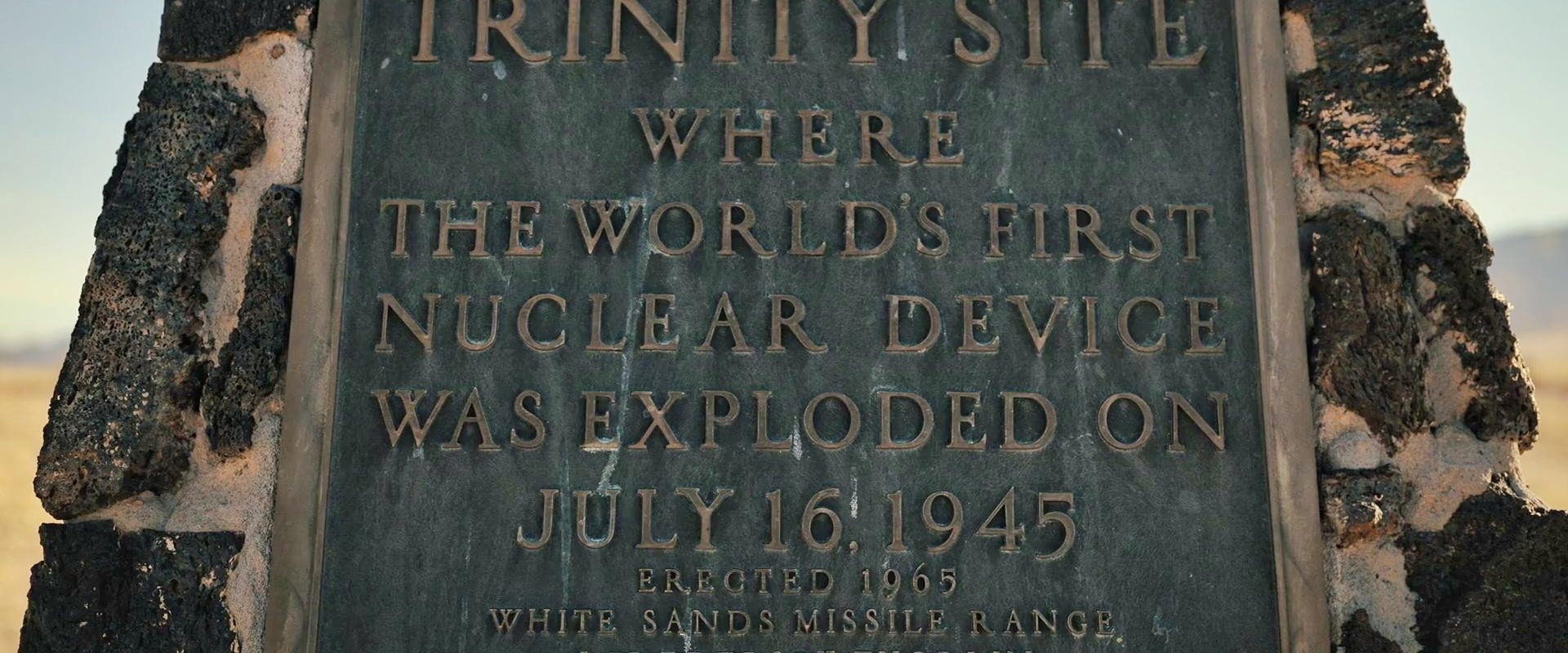 To End All War: Oppenheimer & the Atomic Bomb background