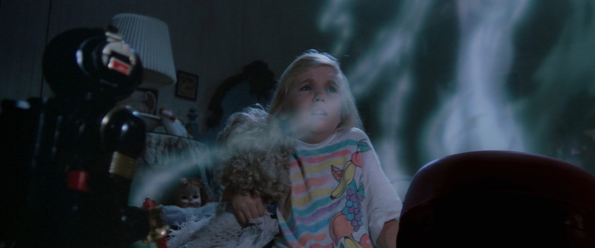 Poltergeist II: The Other Side background