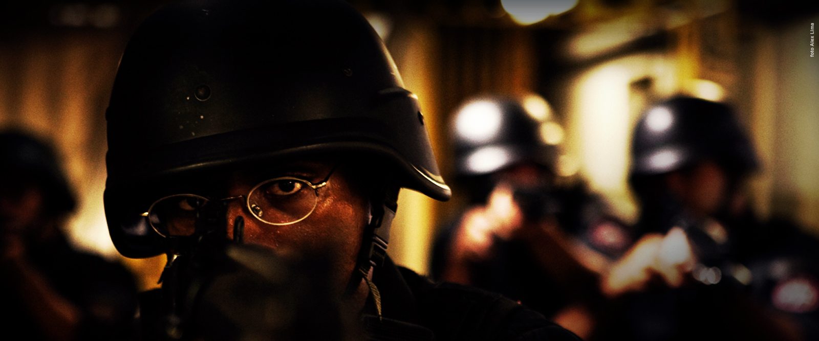 Elite Squad: The Enemy Within background