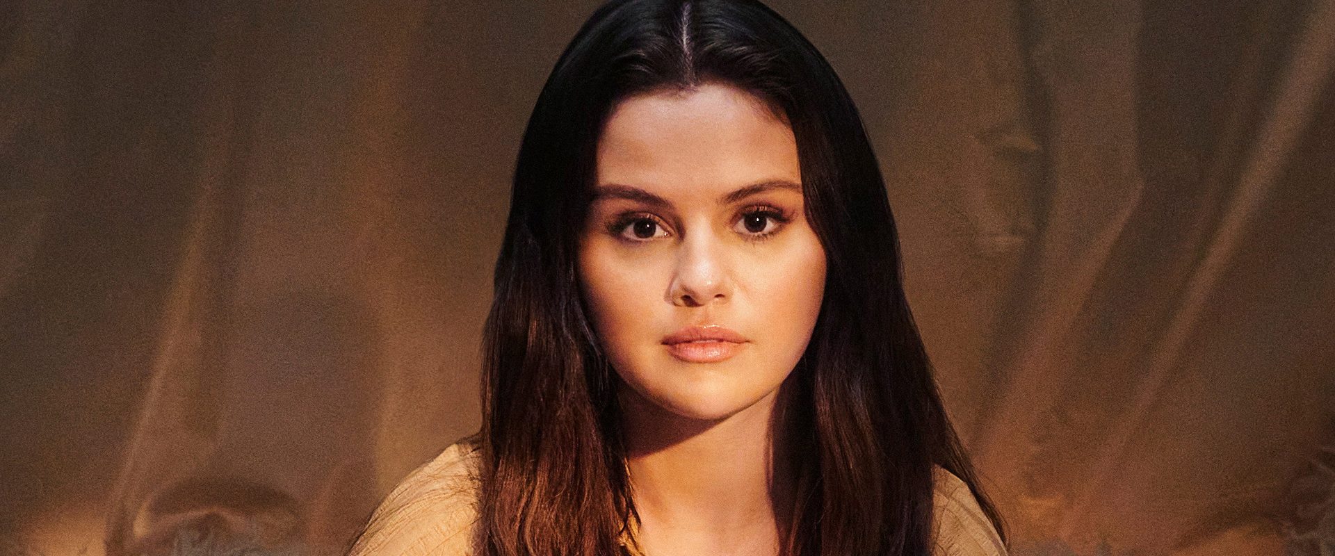 Selena Gomez: My Mind & Me background