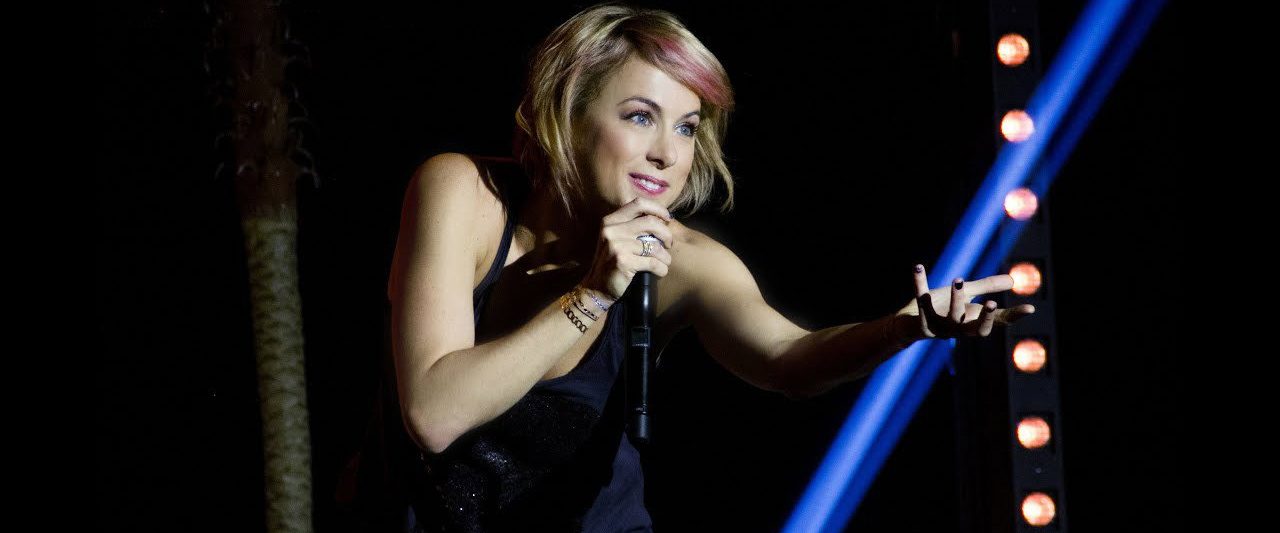 Iliza Shlesinger: Freezing Hot background