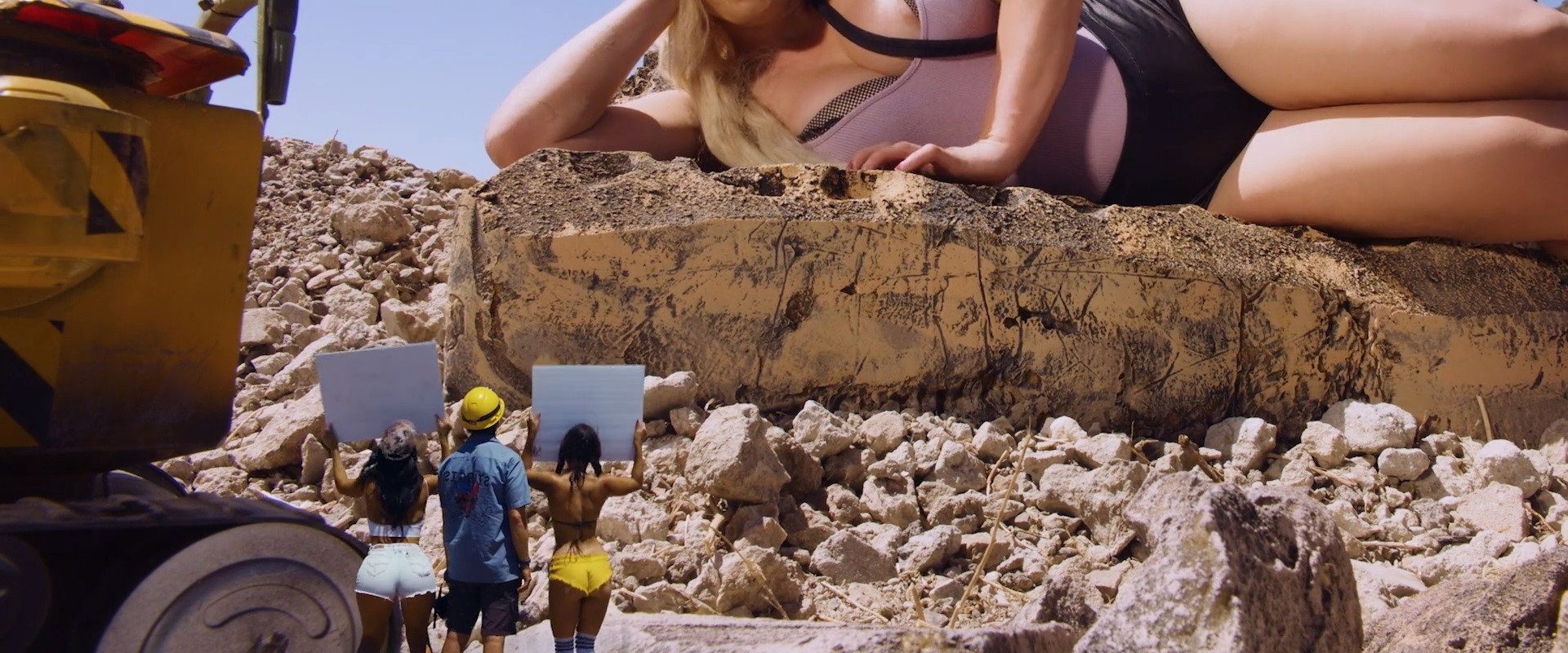 Giantess Battle Attack! background