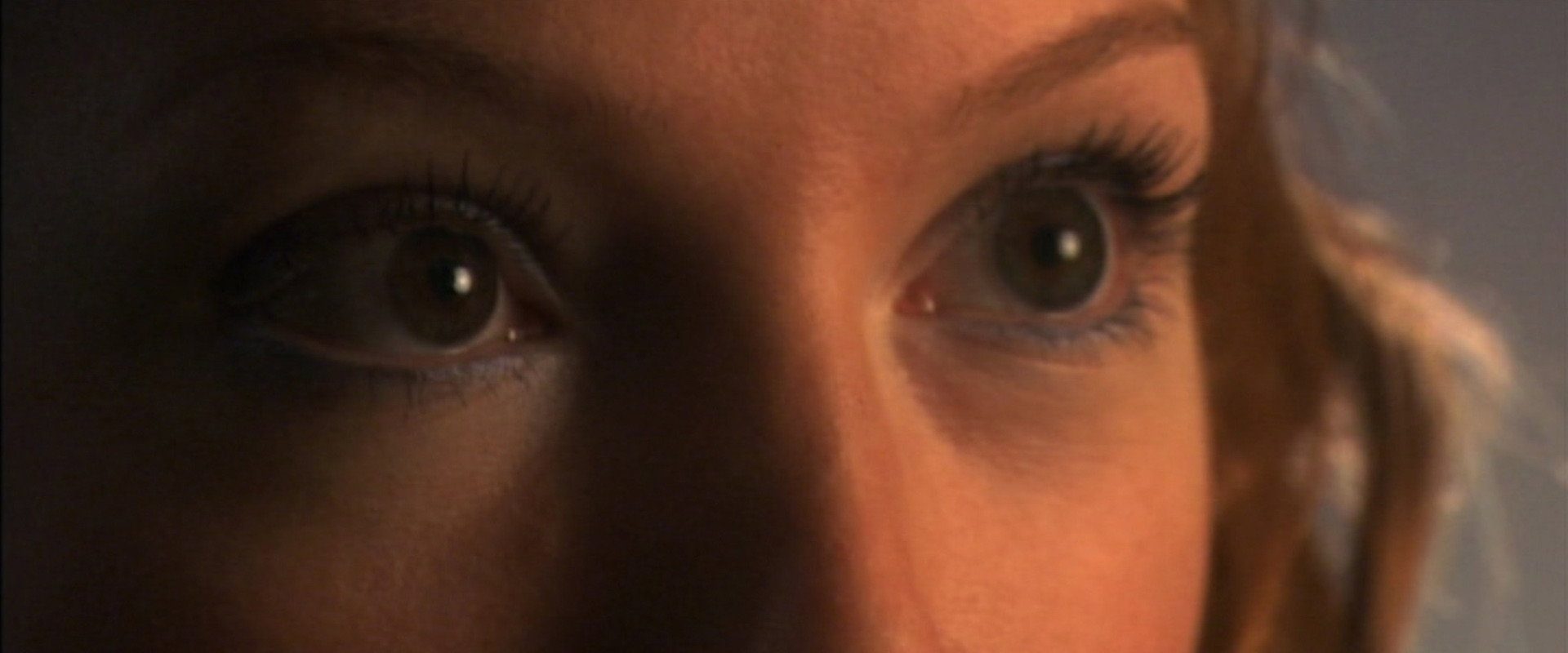 Nora Roberts' Blue Smoke background