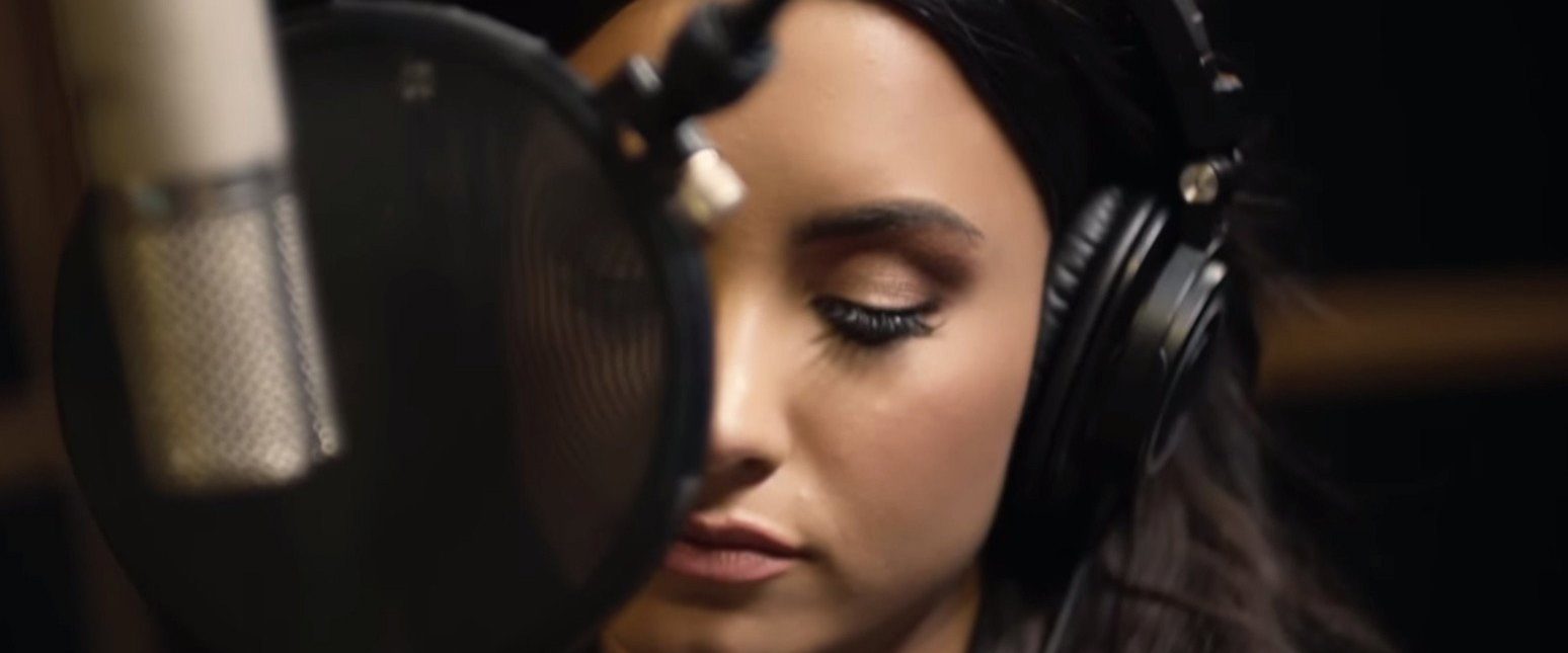 Demi Lovato: Simply Complicated background