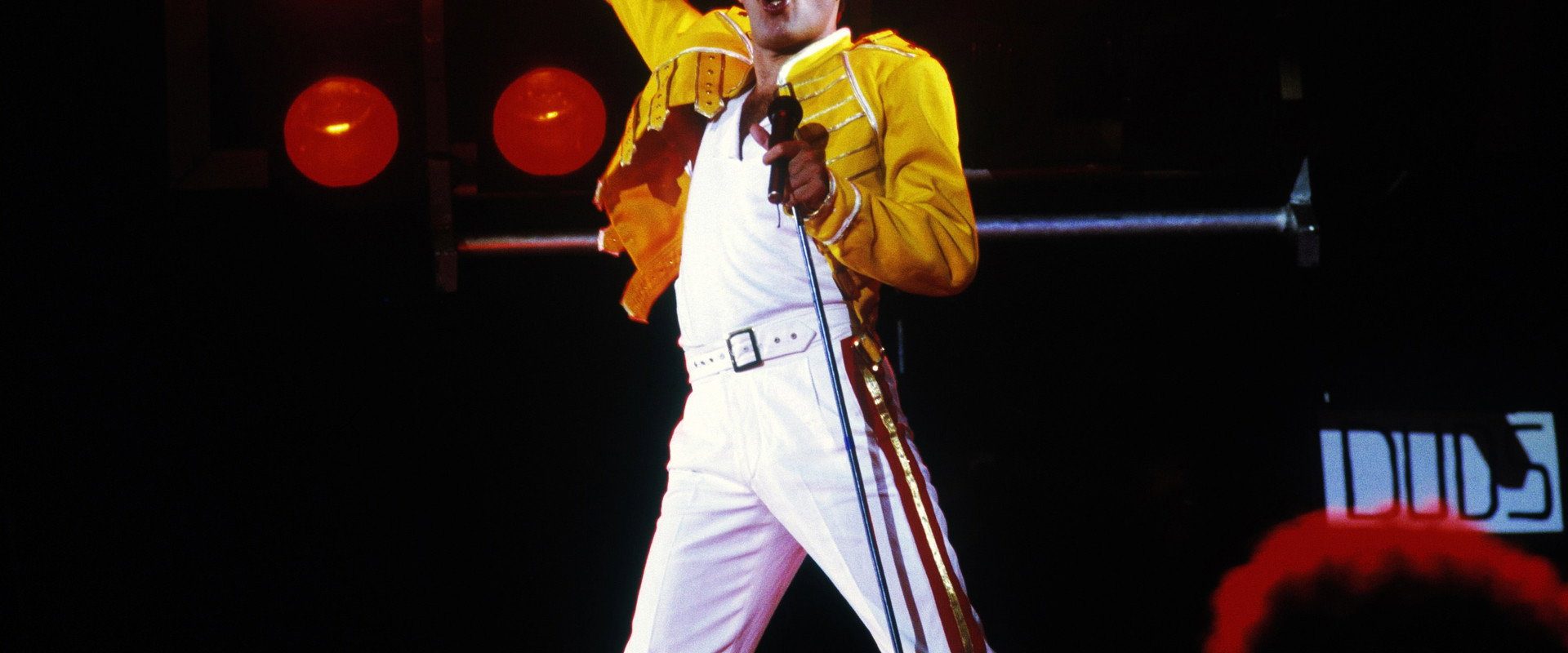 Queen: Live at Wembley Stadium background