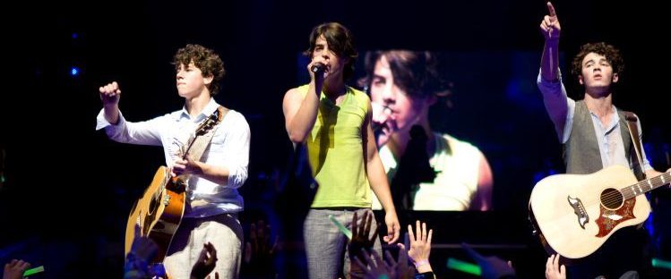 Jonas Brothers: The 3D Concert Experience background