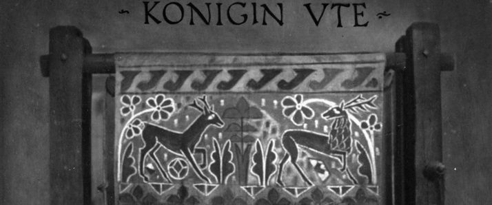 Die Nibelungen: Siegfried background