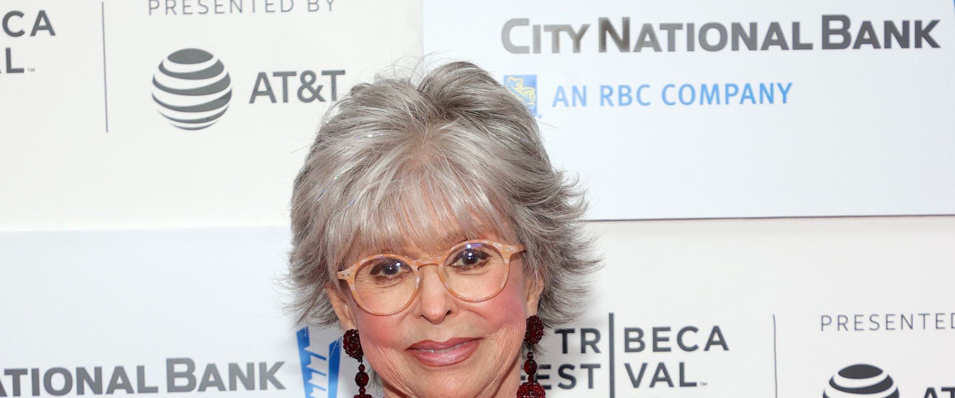 Rita Moreno: Just a Girl Who Decided to Go for It background
