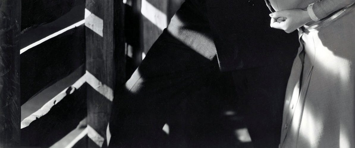 Bulldog Drummond Escapes background