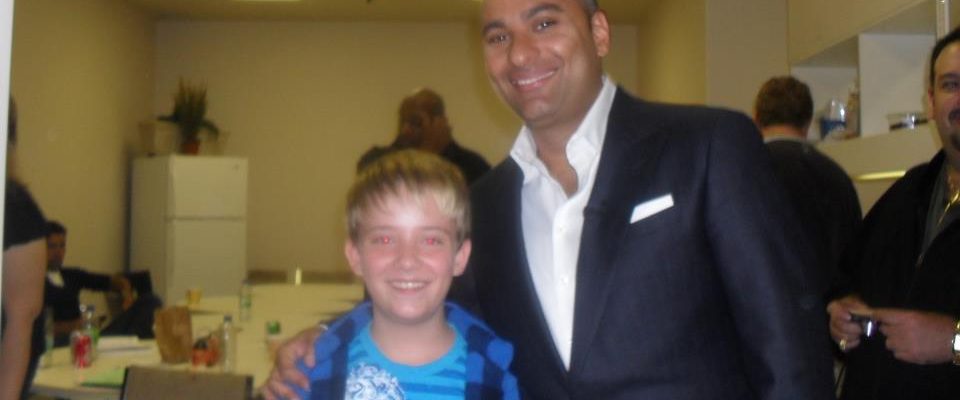 A Russell Peters Christmas Special background