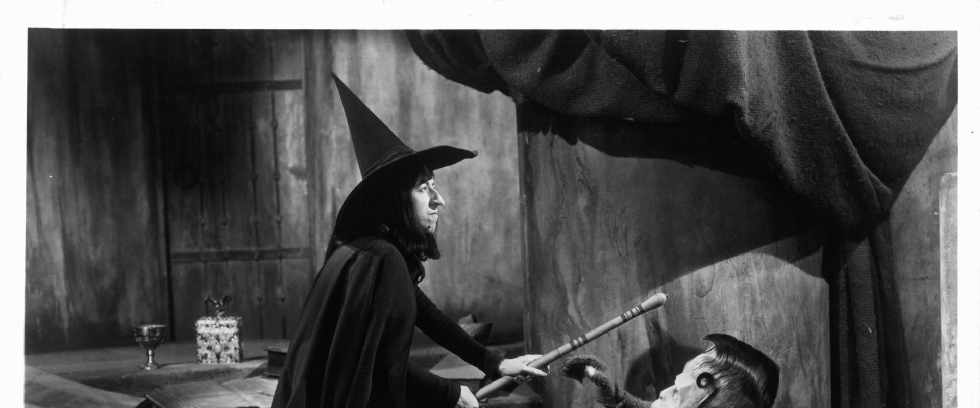 The Wizard of Oz background