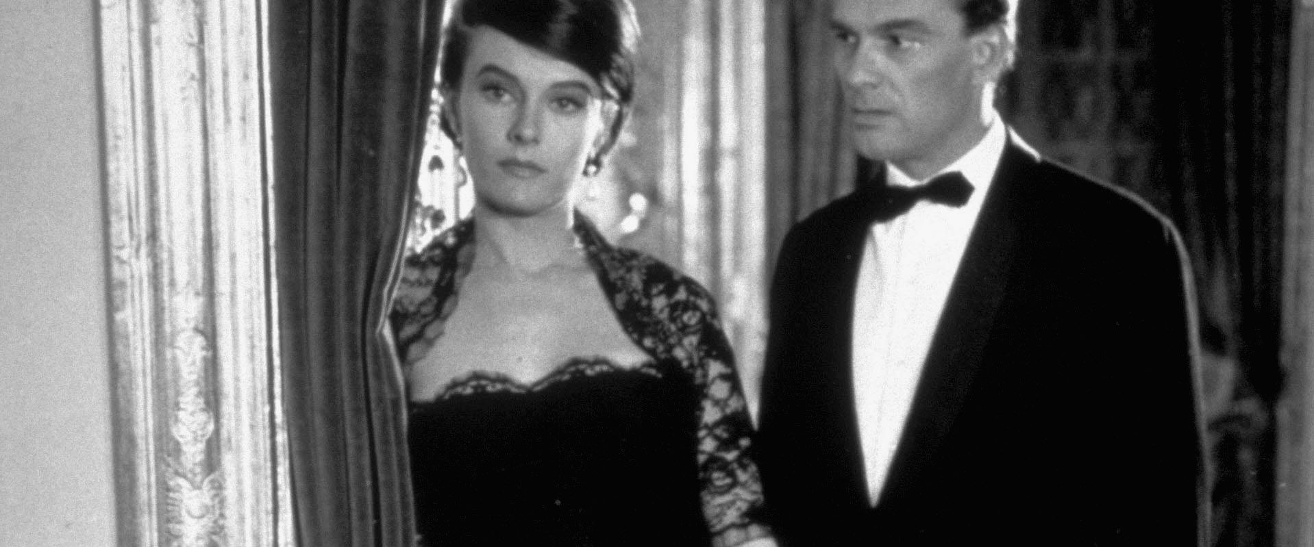 Last Year at Marienbad background
