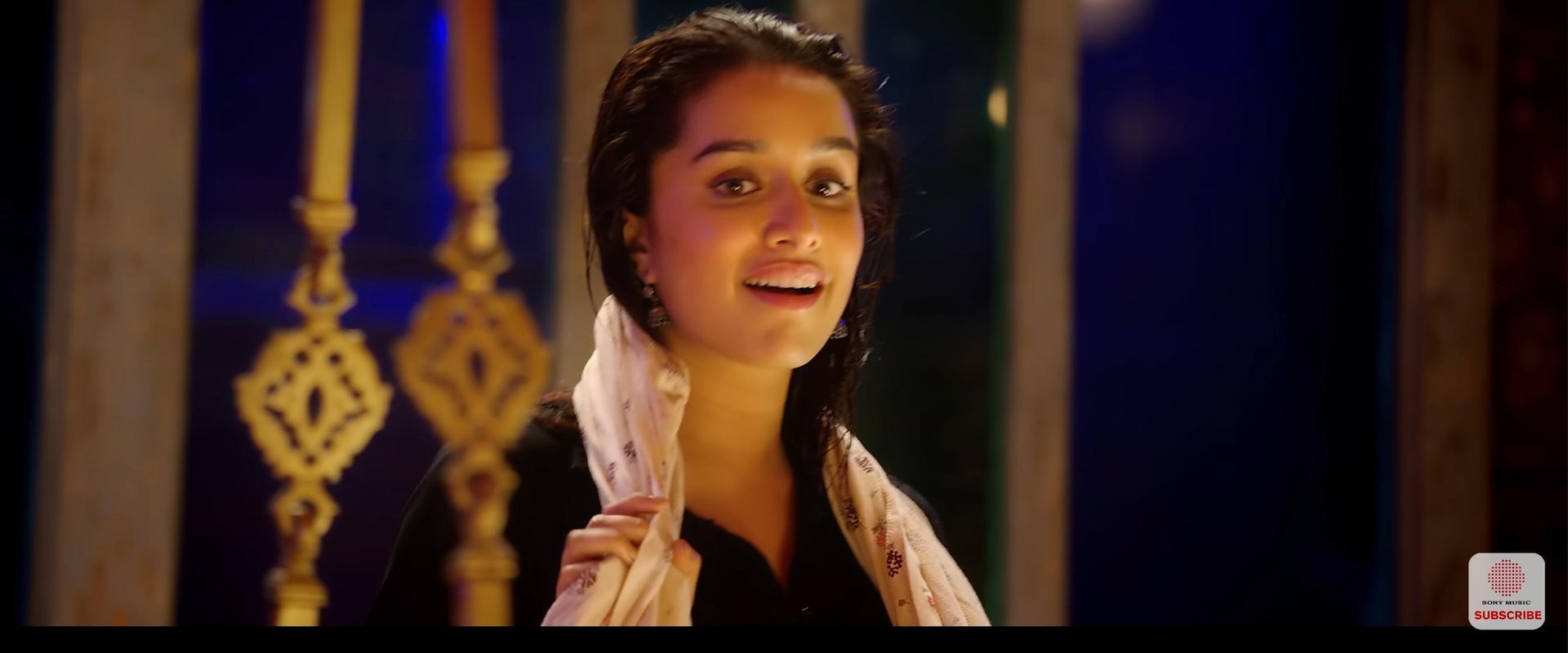 Ok Jaanu background