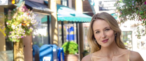 Deadly Deed: A Fixer Upper Mystery background