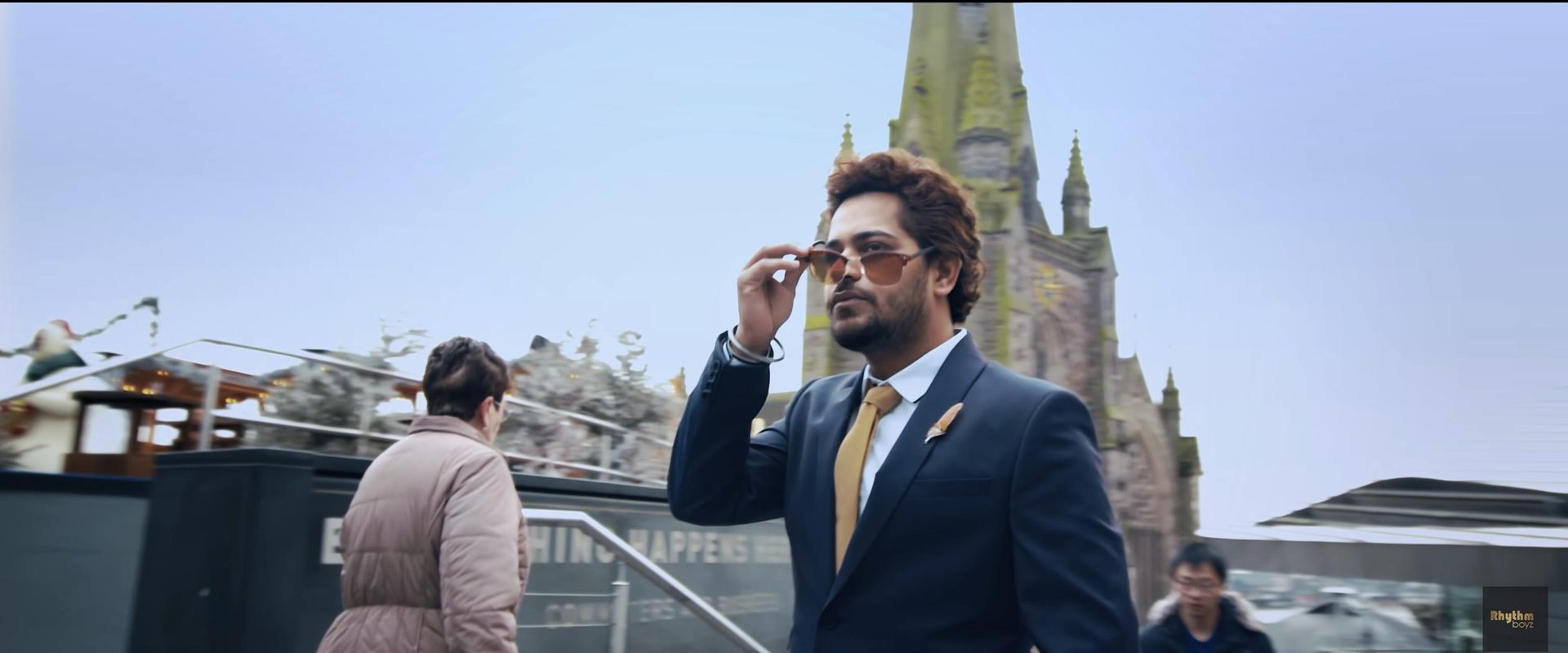 Chal Mera Putt 3 background