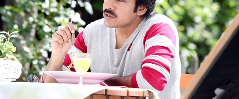 Atharintiki Daaredi background
