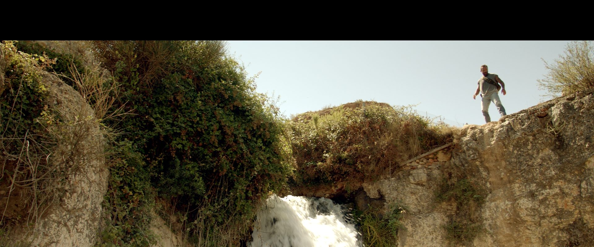 Le Saut du diable 2 : le sentier des loups background