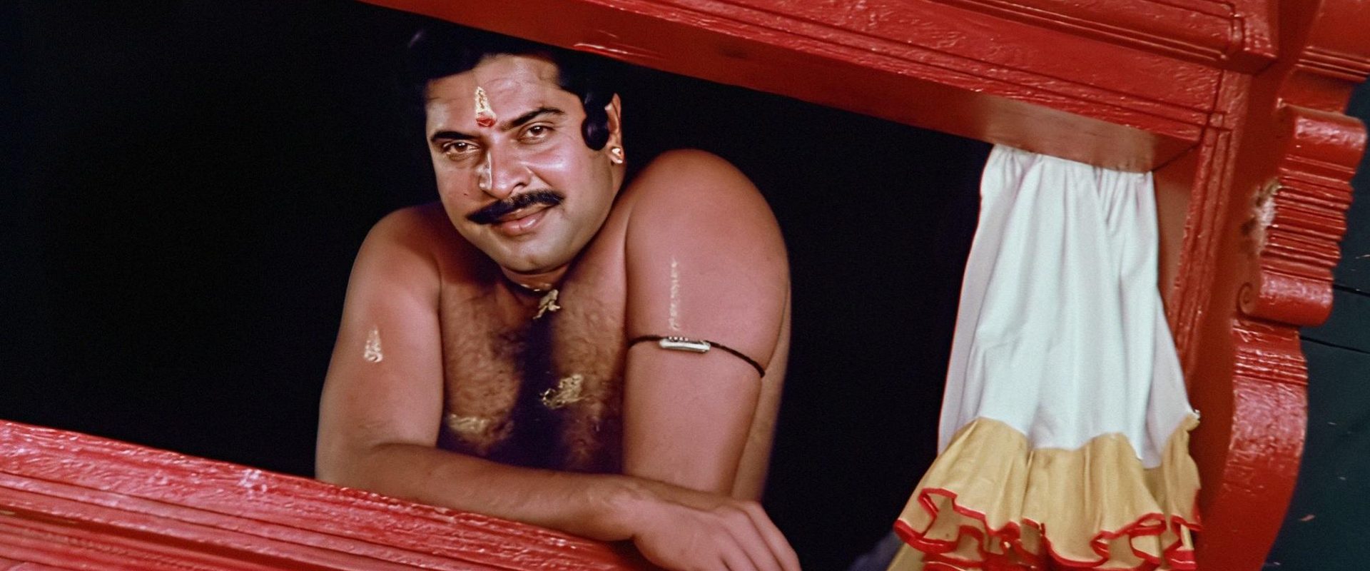 Oru Vadakkan Veeragatha background