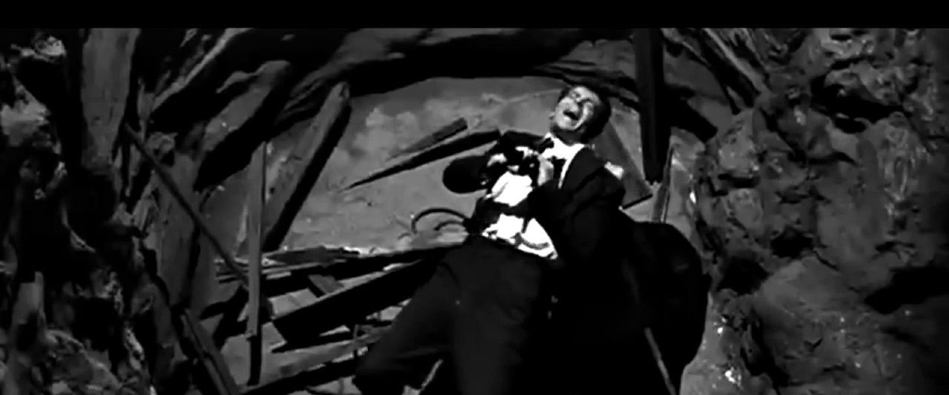The Return of Dracula background