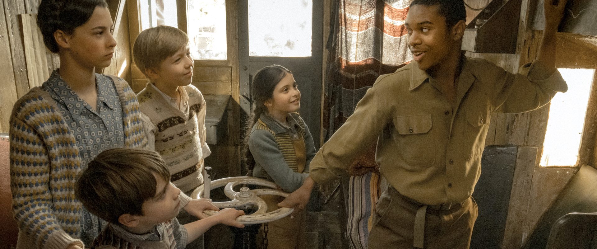 The Railway Children Return background