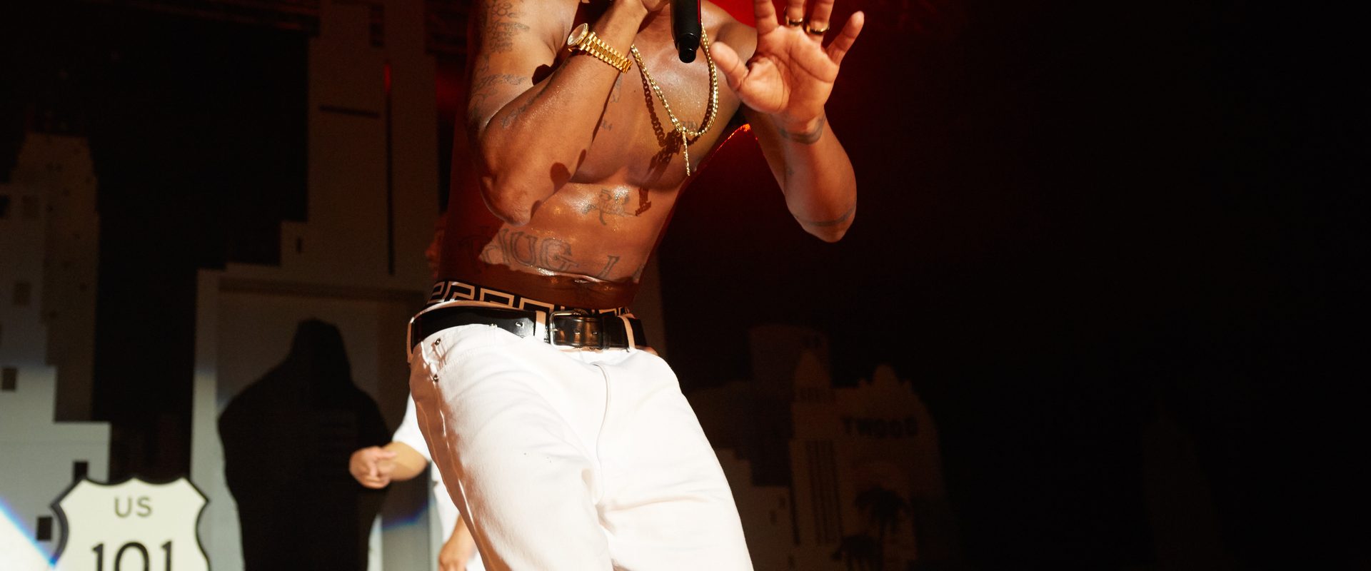 All Eyez on Me background