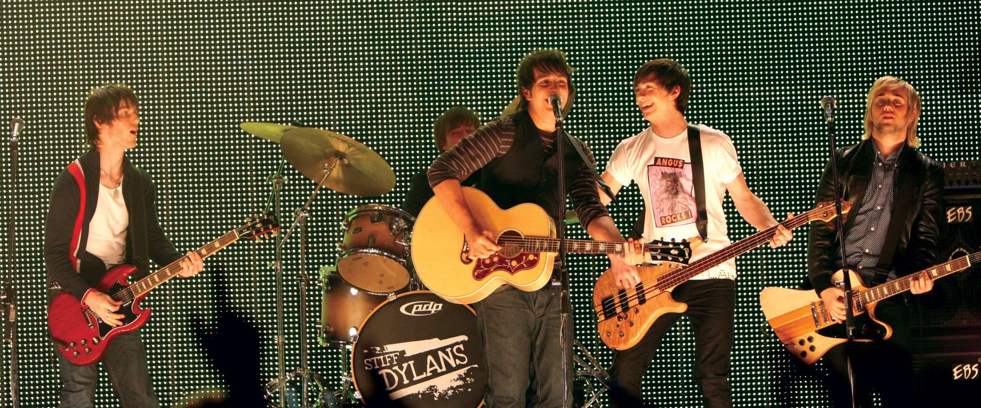 Angus, Thongs and Perfect Snogging background