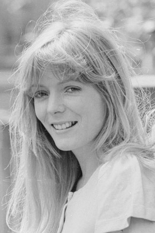 Alison Steadman, photo 2 of 3