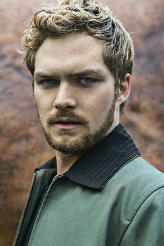Finn Jones, photo 2 of 3