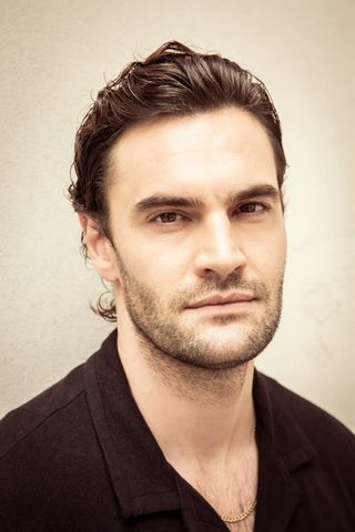 Tom Bateman, photo 3 of 3