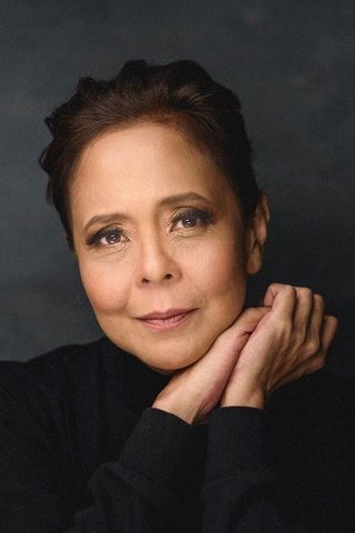 Dolly De Leon, photo 1 of 3