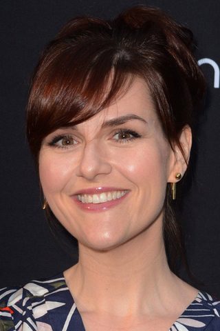 Sara Rue, photo 2 of 3