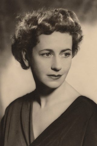Peggy Ashcroft, photo 1 of 3
