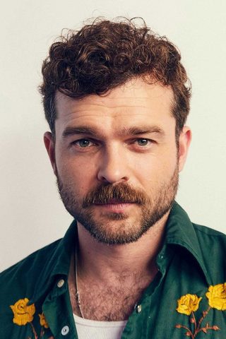 Alden Ehrenreich, photo 1 of 3