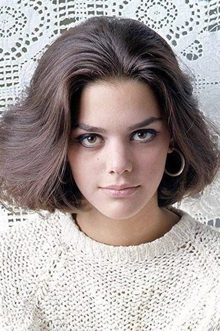 Tina Aumont, photo 2 of 3