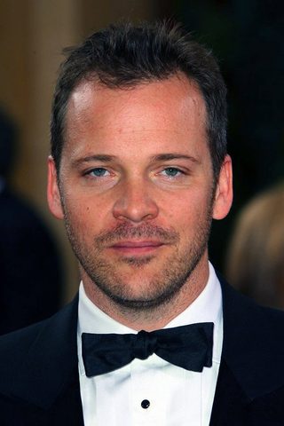 Peter Sarsgaard, photo 2 of 3