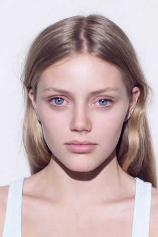 Grace Van Dien, photo 3 of 3