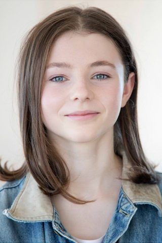 Thomasin McKenzie, photo 2 of 3