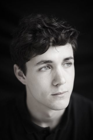 Jonah Hauer-King, photo 2 of 3
