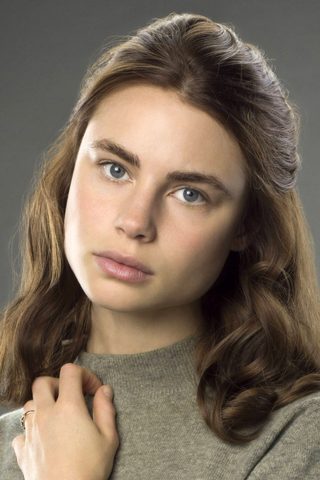 Lucy Fry, photo 2 of 3