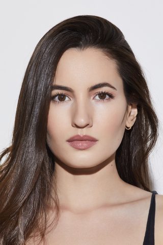 Ivana Baquero, photo 2 of 3