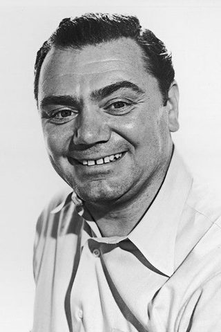 Ernest Borgnine, photo 2 of 3