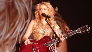 Shakira: Live from Paris still 3