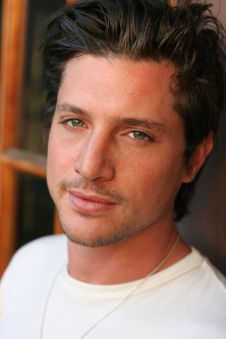 Simon Rex, photo 2 of 3