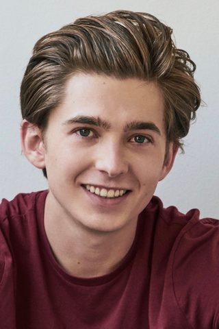 Austin Abrams, photo 1 of 3