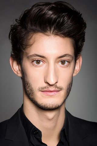 Pierre Niney, photo 2 of 3