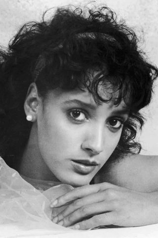 Jennifer Beals, photo 2 of 3