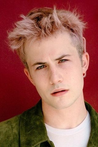 Dylan Minnette, photo 1 of 3